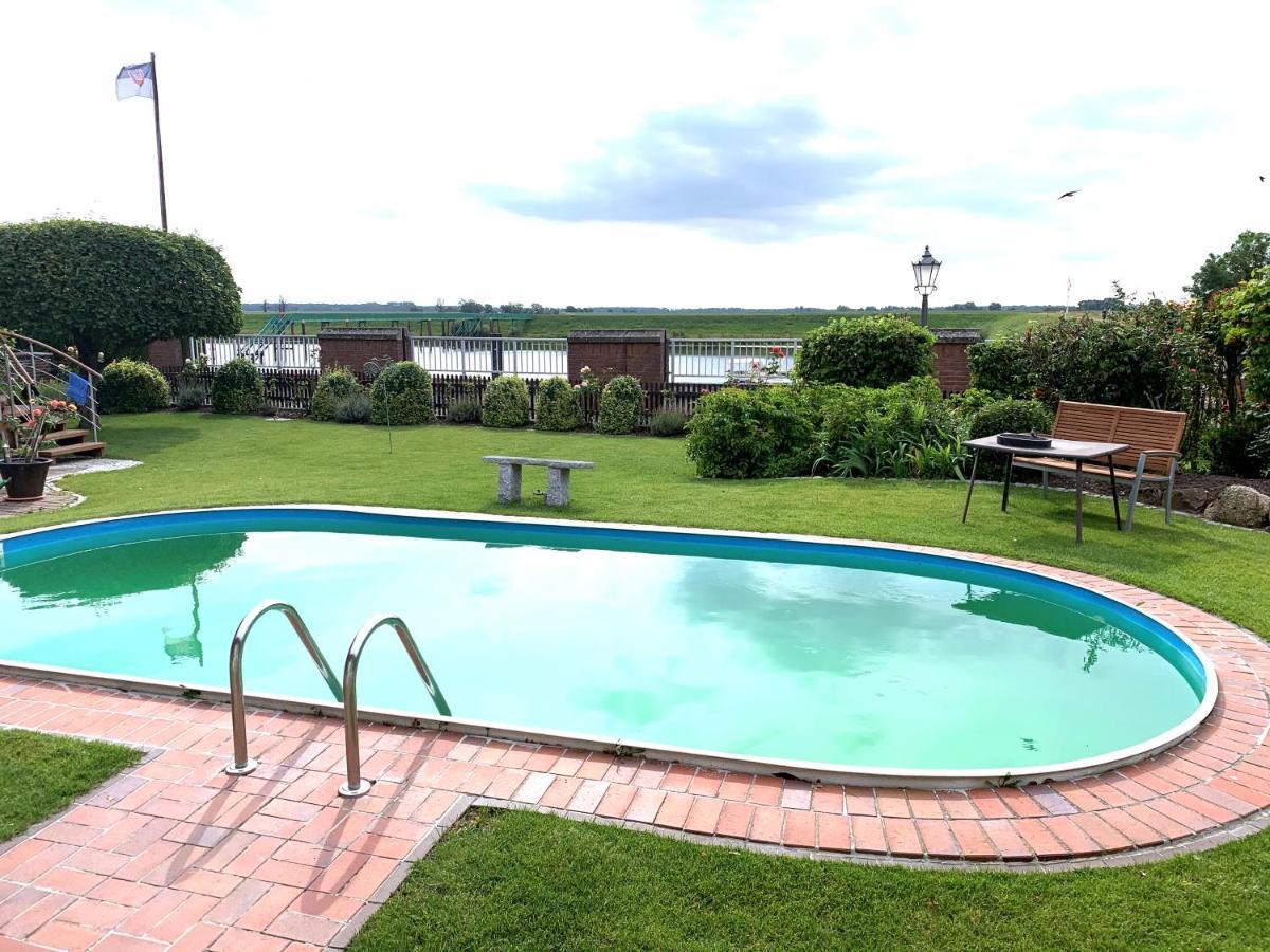 Pool-zimmer In Apartment